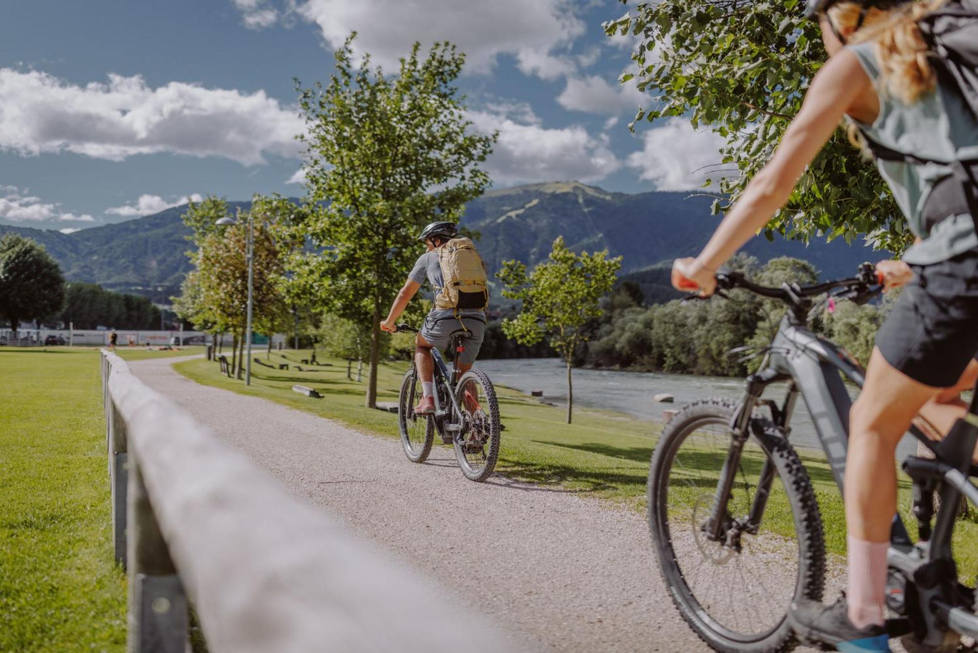Hotel Post Alpine Cityflair Brunico Zewnętrze zdjęcie